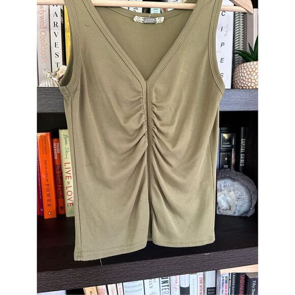 🐿️ Buckle Exclusive Gimmicks Shirred Ribbed Tank In Olive Green Size XS - Picture 9 of 10